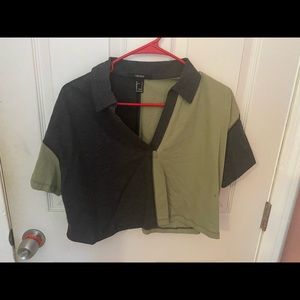 NWOT FOREVER 21 TRENDY CROPPED TSHIRT